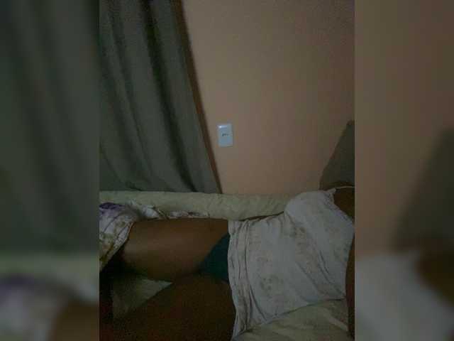 Estrelalua32 live cam on BongaCams