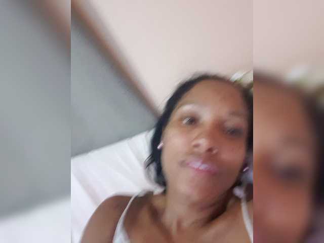 Estrelalua32's BongaCams show and profile