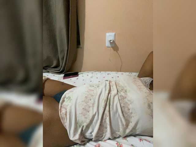 Estrelalua32 live cam on BongaCams