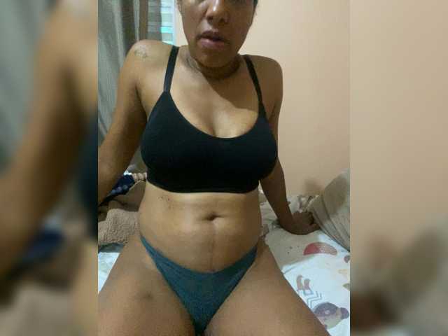 Estrelalua32 live cam on BongaCams