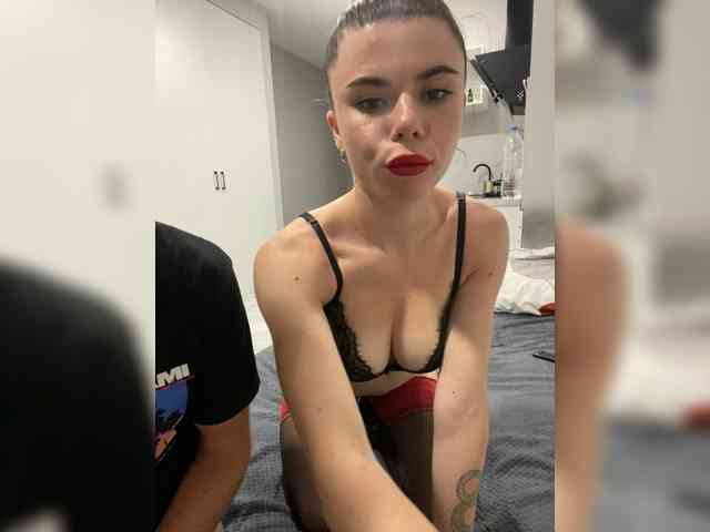 Gummy-Bears Sex Cam Show