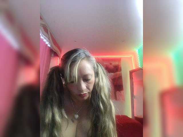 Melodyy live cam on BongaCams
