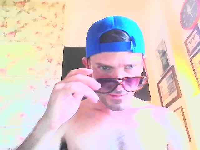 TOPGUY39 Live Webcam on BongaCams