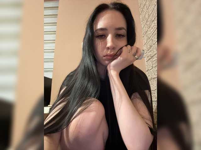 Hikikomori27 live webcam show