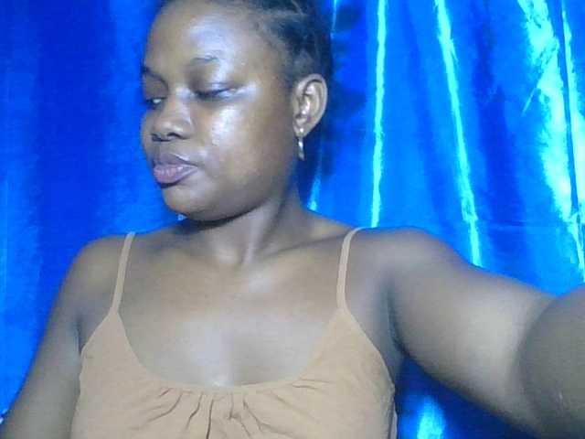 Labella204 Live Cam and Statistics on UnifiedCams