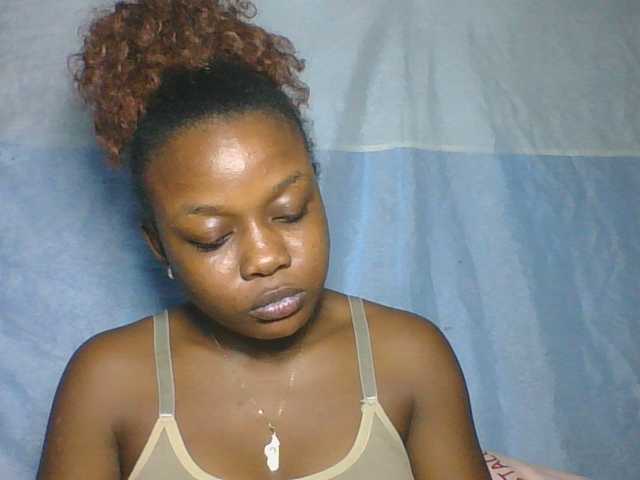 le modèle Labella204 est en webcam porno dans un show sur le site bongacams, il possède les tags suivants: Ebony,Brunette,Shaved