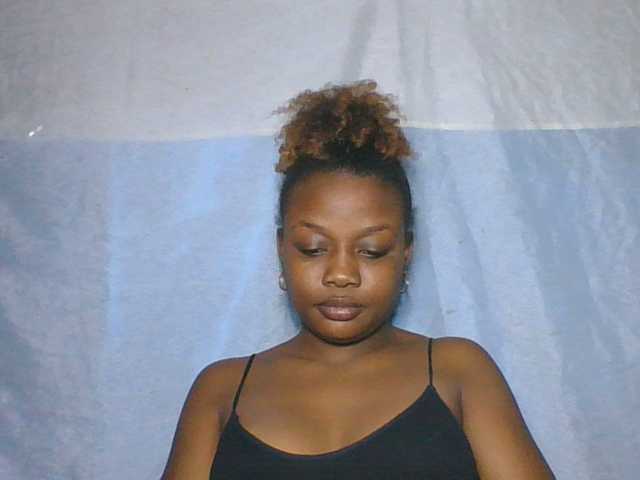 le modèle Labella204 est en webcam porno dans un show sur le site bongacams, il possède les tags suivants: Ebony,Blonde,Shaved