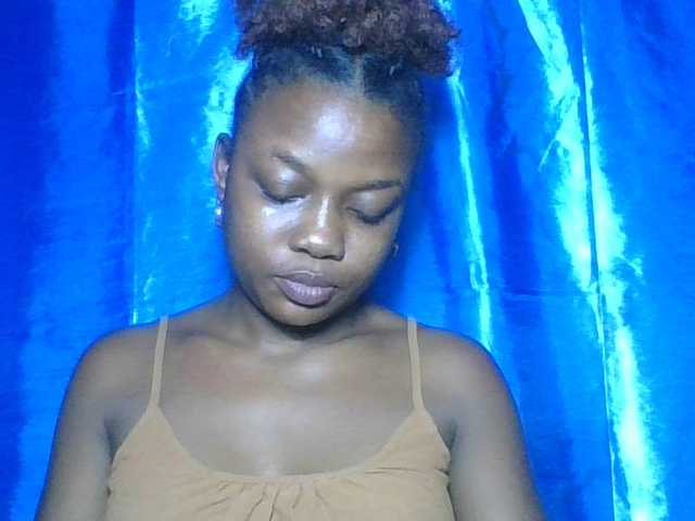 Labella204 Live Cam and Statistics on UnifiedCams