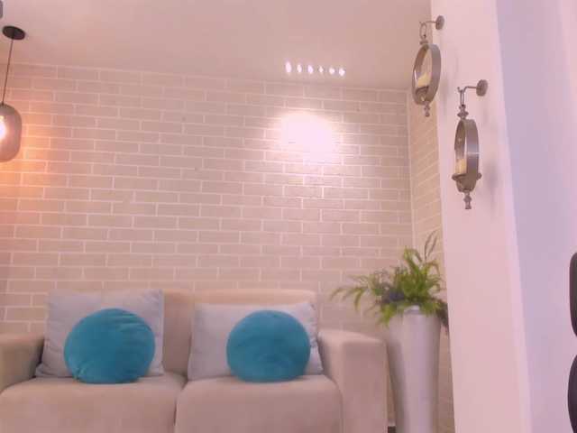 TaraLawrence's BongaCams show and profile