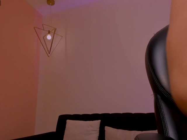 MaddisonLowe live cam on BongaCams