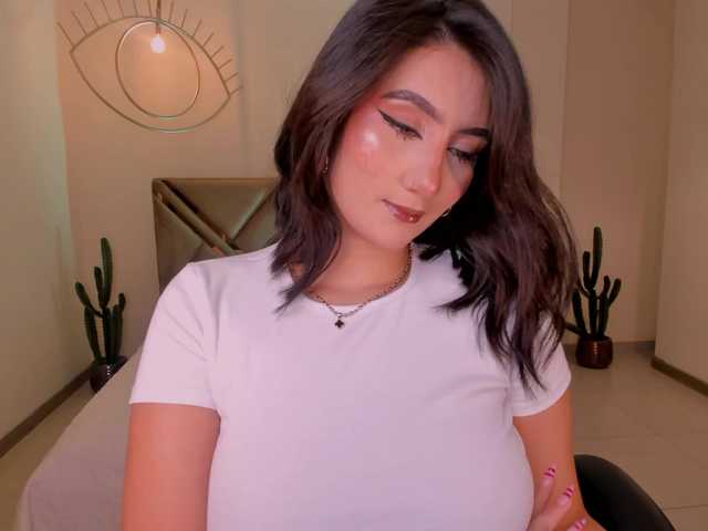 MaddisonLowe live cam on BongaCams