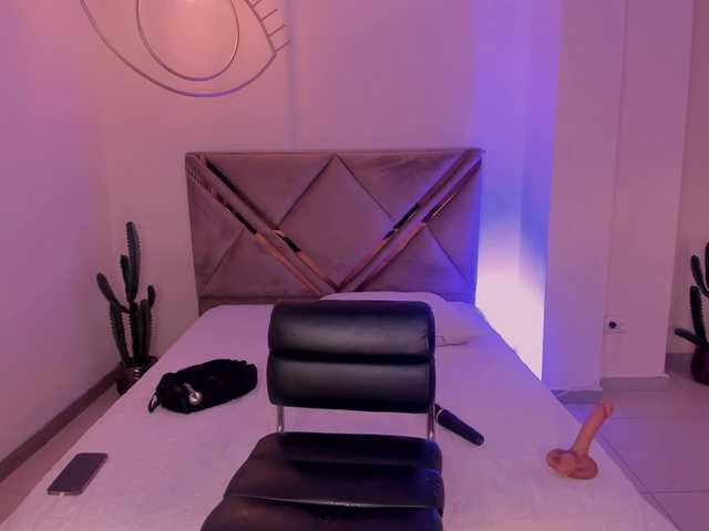MaddisonLowe live webcam show