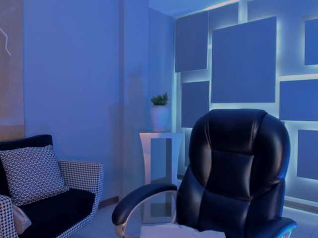 MaddisonLowe's BongaCams show and profile