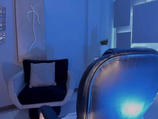 MaddisonLowe's BongaCams show and profile