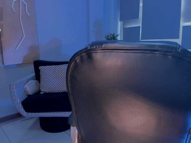 MaddisonLowe Live Cam and Statistics on UnifiedCams