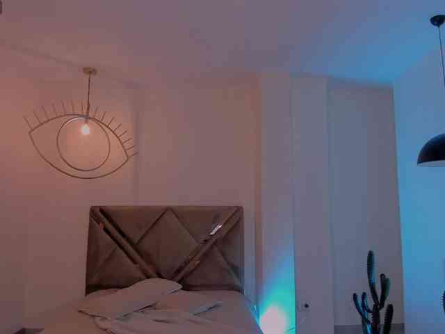MaddisonLowe Live Webcam on BongaCams