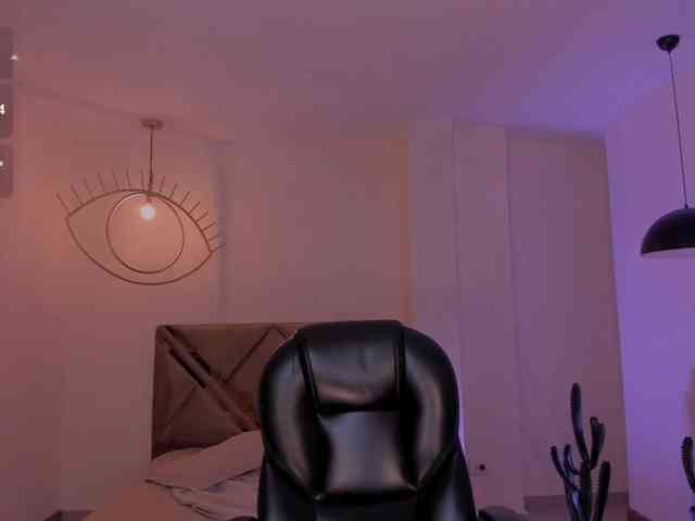 MaddisonLowe Live Webcam on BongaCams