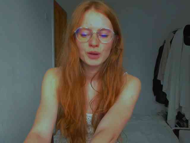 LunaFoxy webcam