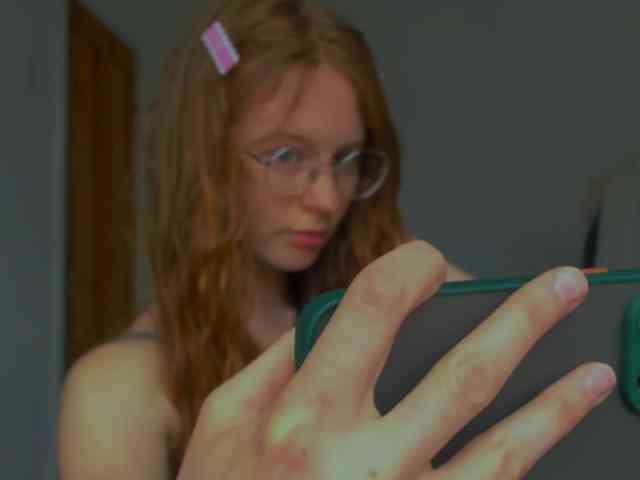 LunaFoxy webcam