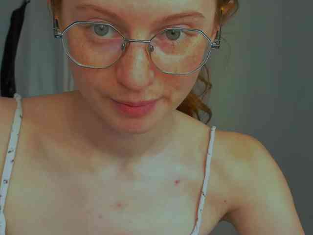 LunaFoxy webcam