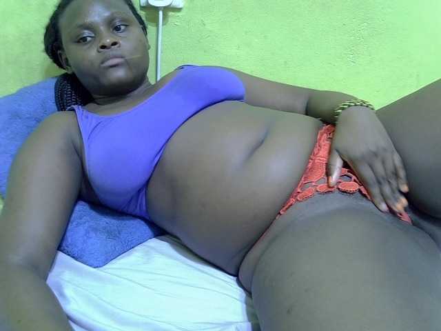 queendebbie live cam on BongaCams
