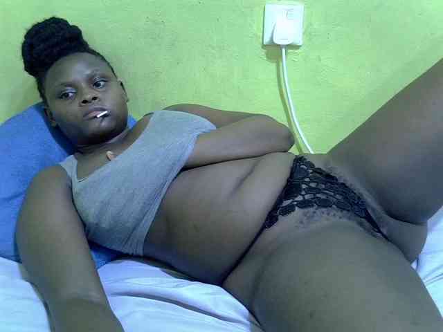 queendebbie Live Webcam on BongaCams