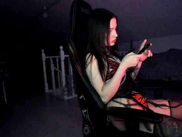 DominatrixDemonia webcam