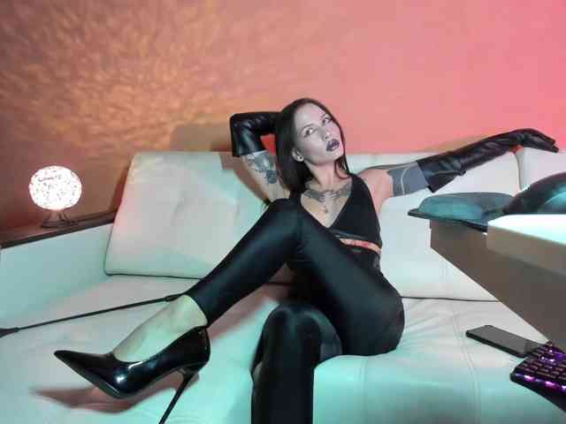DominatrixDemonia webcam