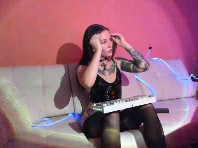 DominatrixDemonia webcam