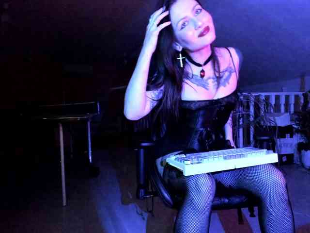 DominatrixDemonia webcam