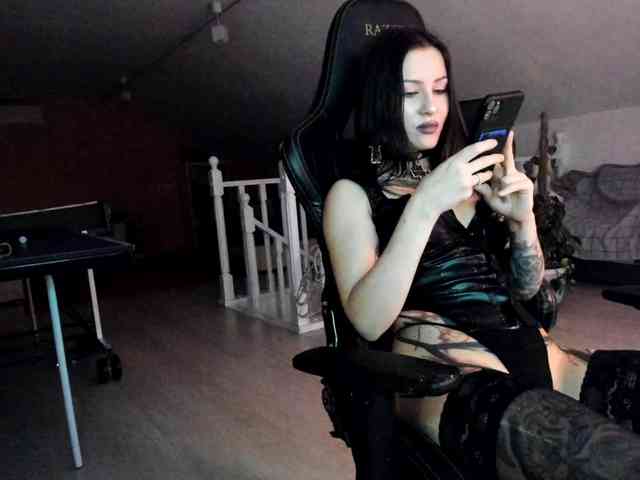 DominatrixDemonia webcam