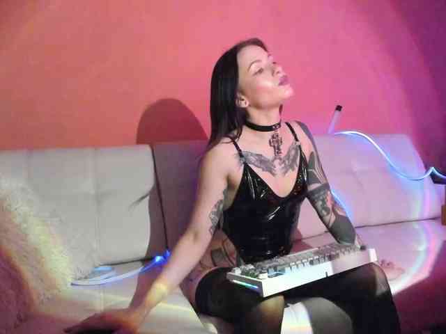 DominatrixDemonia webcam