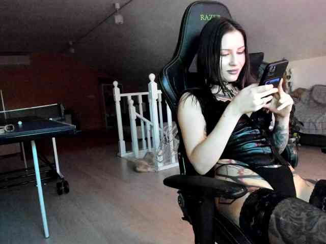 DominatrixDemonia webcam