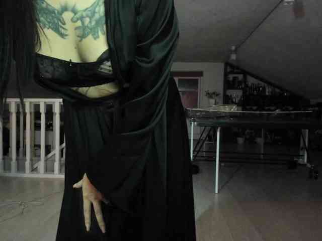 DominatrixDemonia webcam