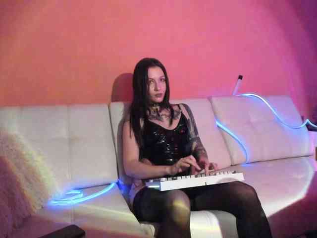 DominatrixDemonia webcam