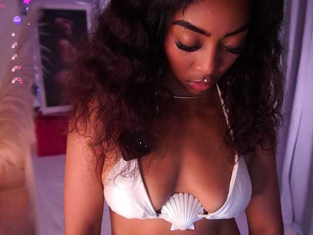 alondrasparrow live cam on BongaCams