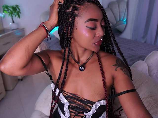 alondrasparrow live cam on BongaCams