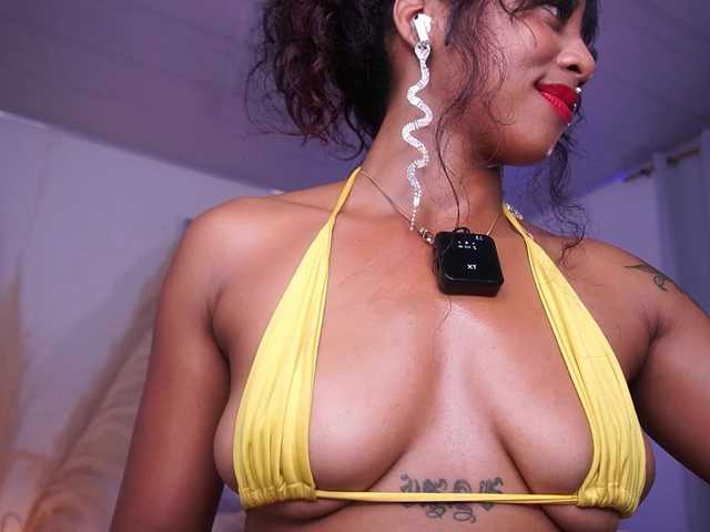 alondrasparrow live cam on BongaCams