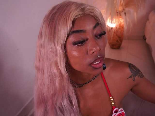 alondrasparrow live cam on BongaCams