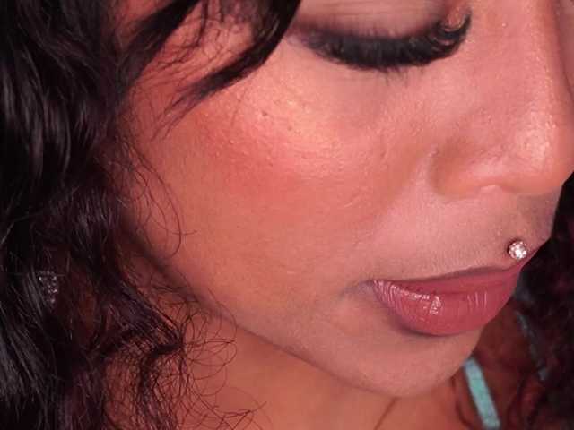 alondrasparrow live cam on BongaCams