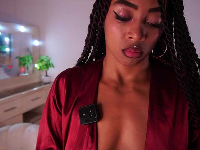 alondrasparrow live cam on BongaCams
