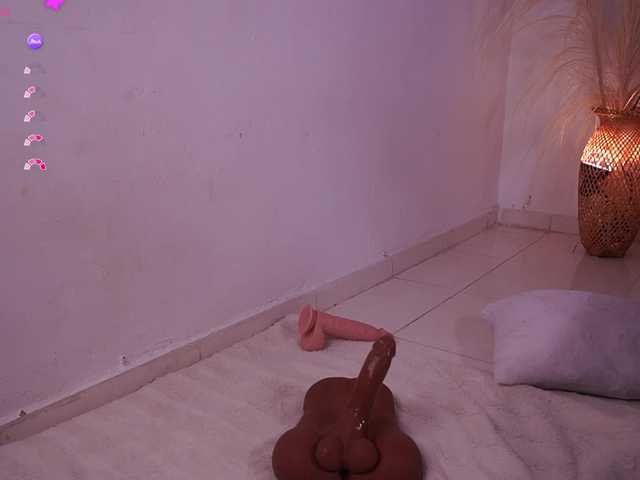 alondrasparrow live cam on BongaCams