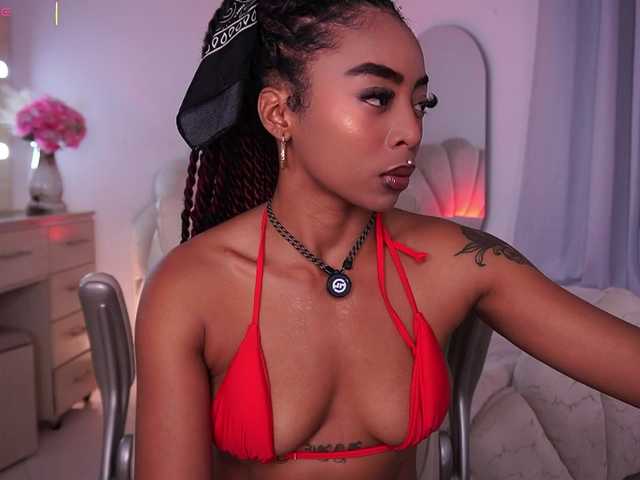 alondrasparrow live cam on BongaCams