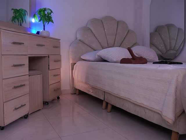 alondrasparrow live cam on BongaCams