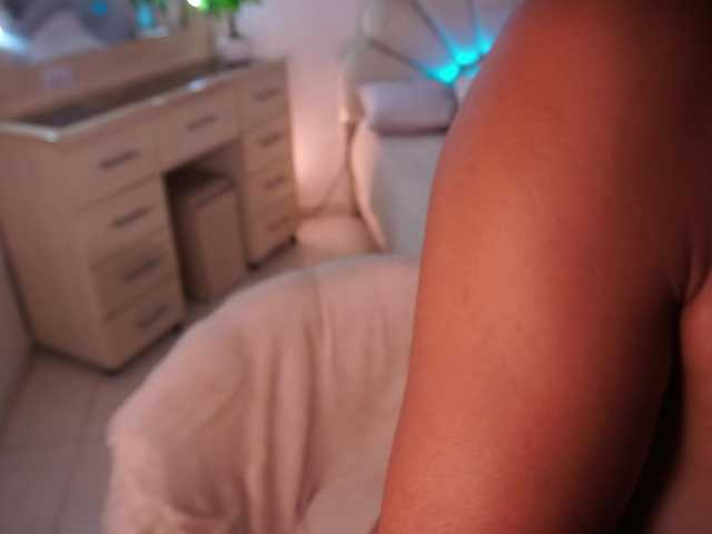alondrasparrow live cam on BongaCams