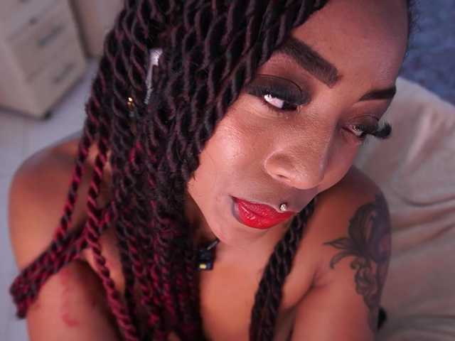 alondrasparrow live cam on BongaCams
