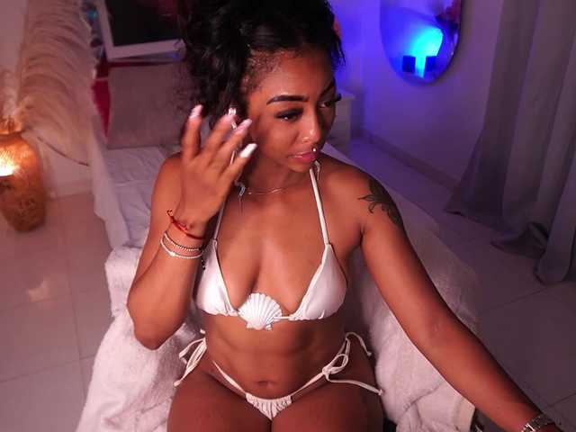 alondrasparrow live cam on BongaCams