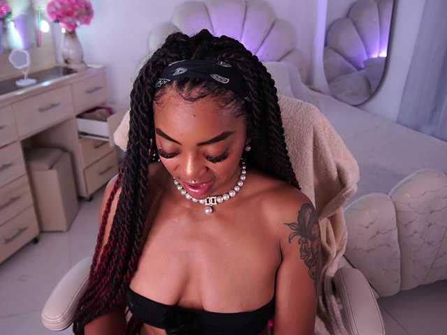 alondrasparrow live cam on BongaCams