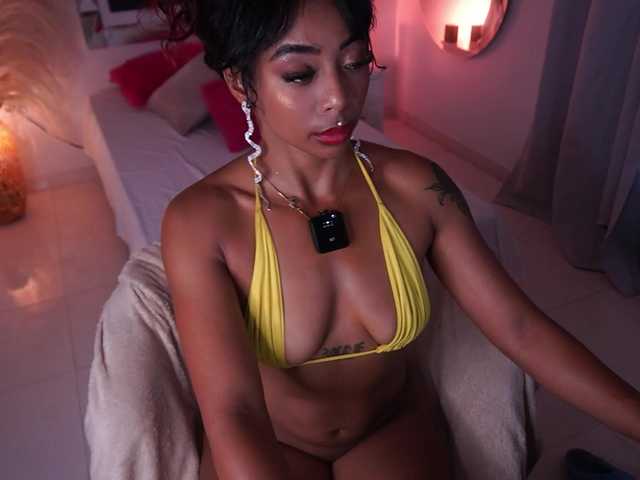 alondrasparrow live cam on BongaCams