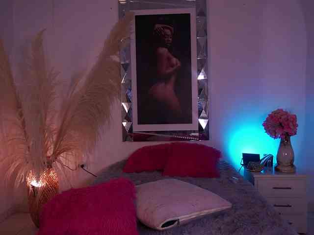 Modella: AlondraSparrow